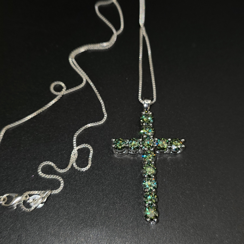 💚 5 CTW Green Moissanite Cross Pendant | S925. White Gold Plated |
